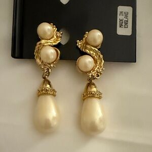 Elegant Gold and Pearl Drop Earrings